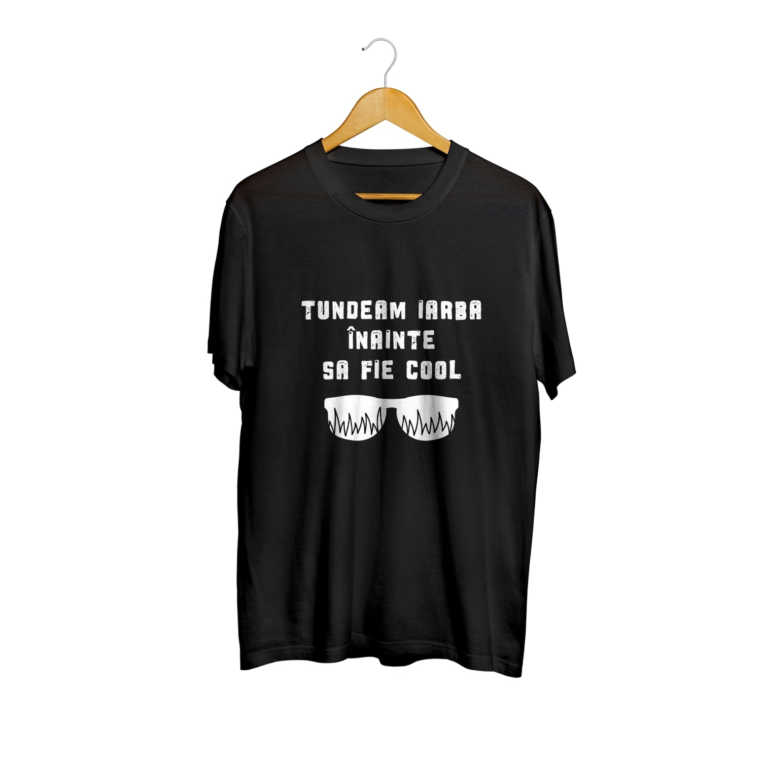 Tricou negru Tundeam iarba înainte să fie cool – 100% bumbac, pentru pasionații de gazon