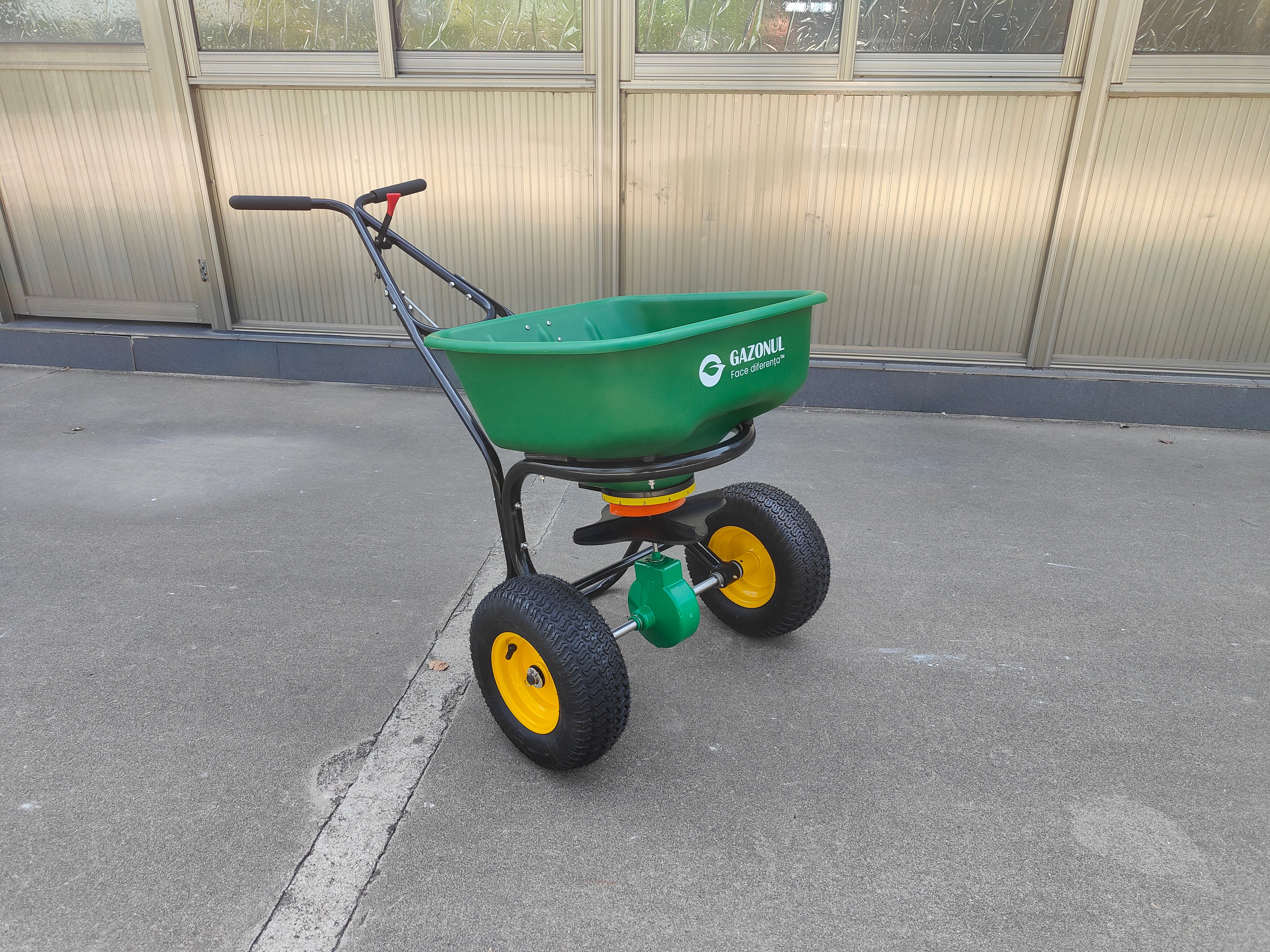 Dispozitiv de împrăștiere PRO Roll, manual, 50 L