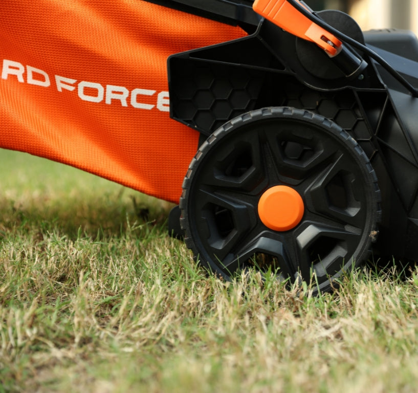 Mașină de tuns gazon / iarba Yard Force LM C40B cu acumulator, 40V, 40 cm