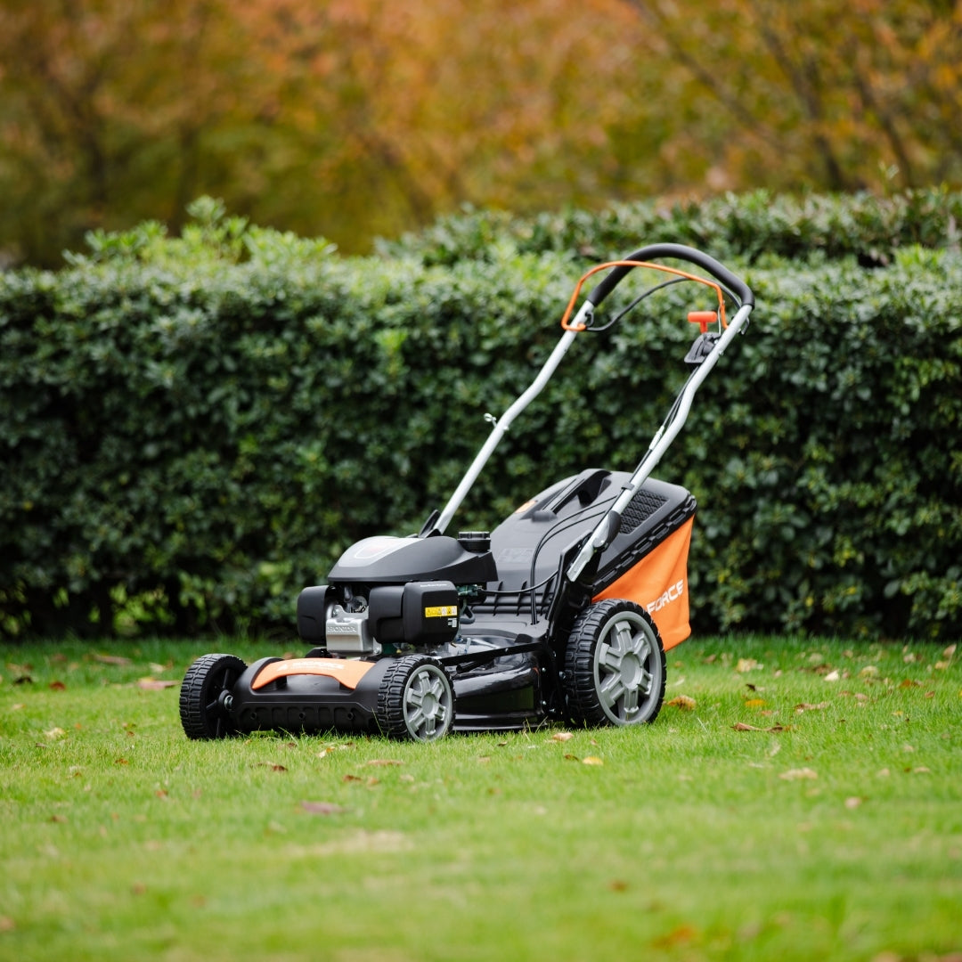 Mașină de tuns gazon Yard Force GM H53 pe benzină, 202cc, 53 cm, autopropulsată