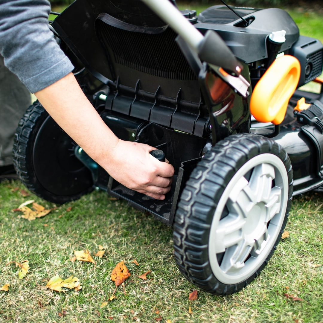 Mașină de tuns gazon Yard Force GM H53 pe benzină, 202cc, 53 cm, autopropulsată
