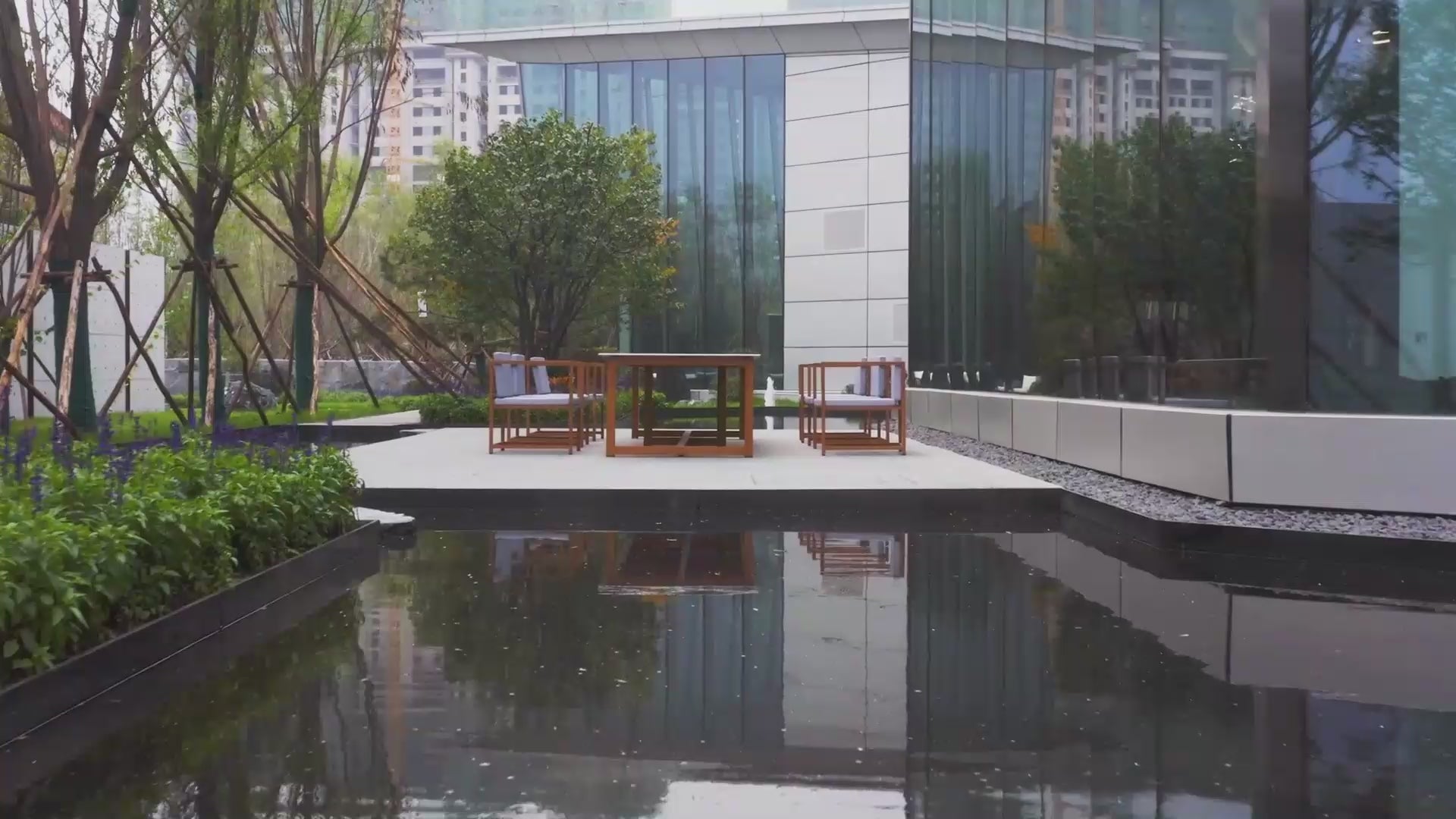 Încarcă videoclipul: 